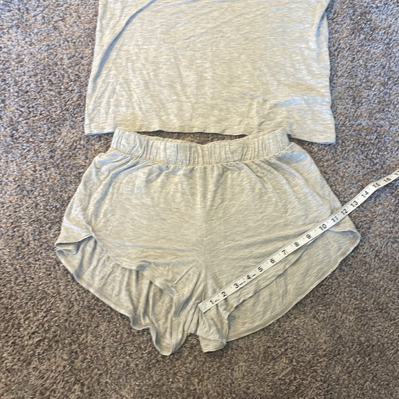 Old Navy Sunday Sleep PJ Short Set - Picture 6 of 10